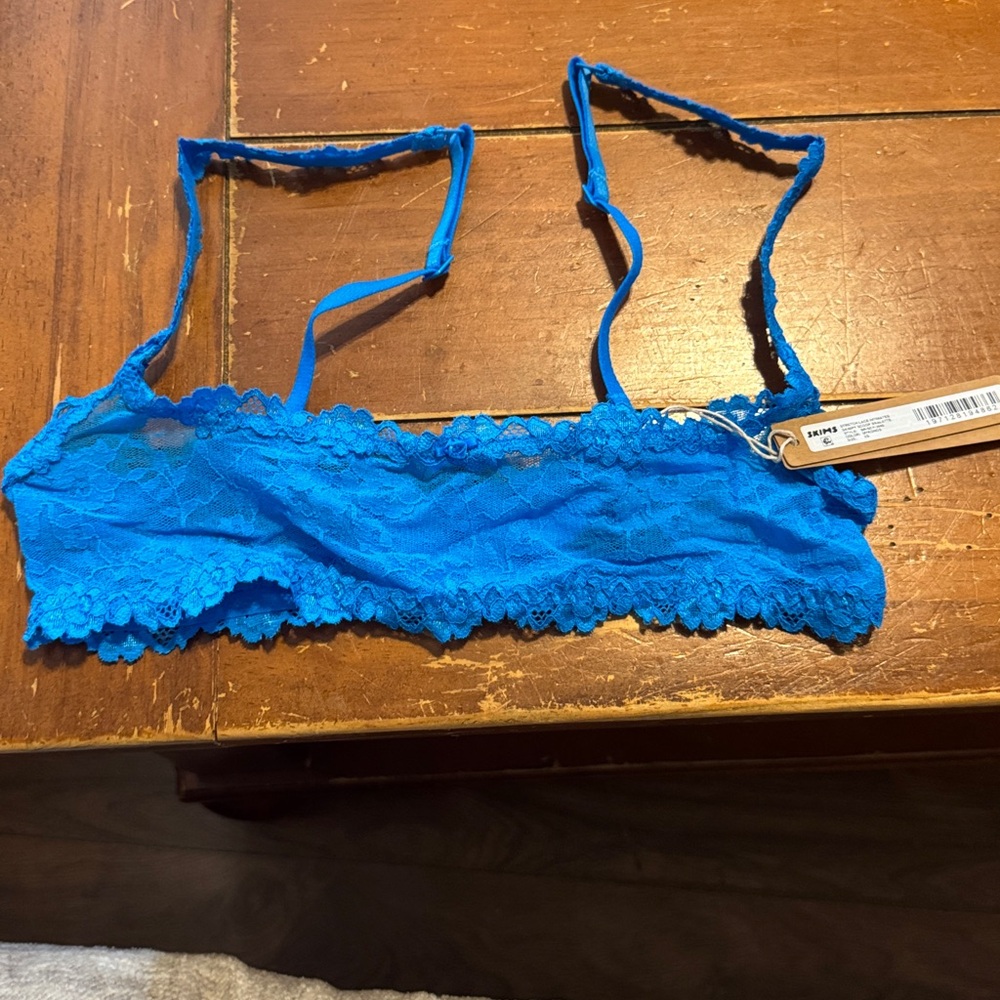 NWT SKIMS Stretch Lace Skimpy Scoop Bralette in Mykonos - Picture 3 of 6